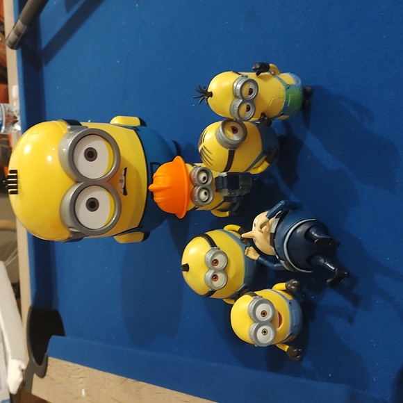 Large bundle of minion toys/action figures. - Picture 3 of 4